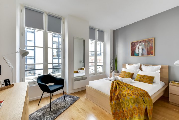 Enghien IV in Paris with 1 Bedrooms and 1 Bathrooms