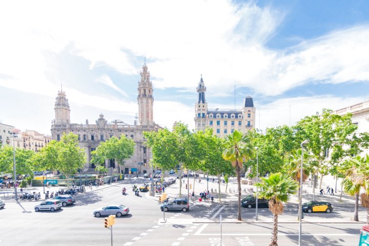 Moll in Barcelona with 3 Bedrooms and 2 Bathrooms