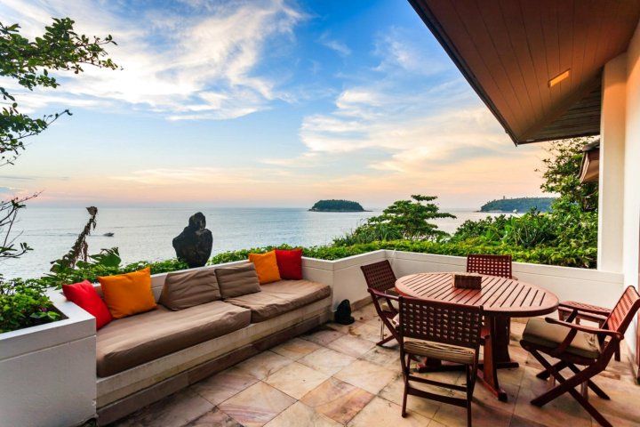 Cape Kata - Oceanfront Private Pool Villa with Chef