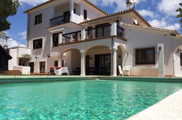 8381 - Large Beach Side Villa in Marbella