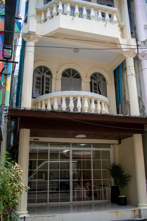 Patong Beach Front House(Patong Beach Front House)