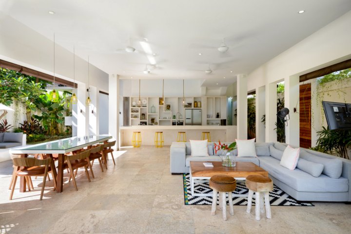 Modern Villa in Private Complex 5mn to Canggu Beach