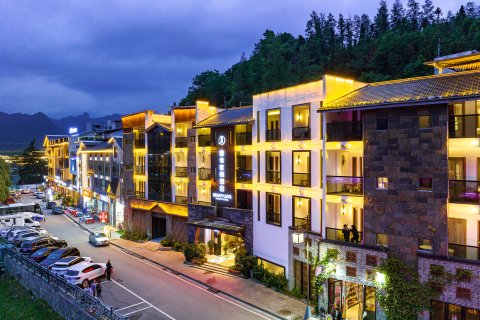 曼缘度假酒店(张家界国家森林公园标志门店)