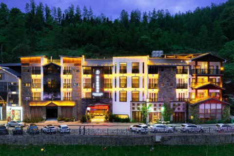 曼缘度假酒店(张家界国家森林公园标志门店)