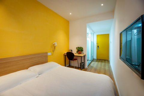 布丁严选酒店(西安回民街钟楼地铁站店)