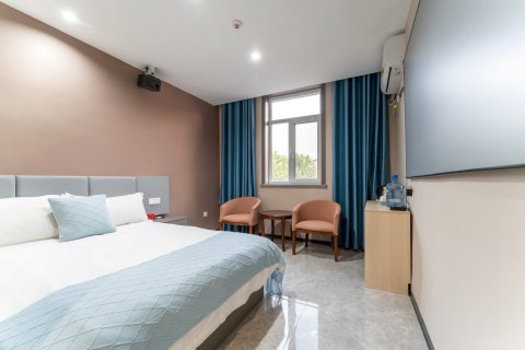 华庭酒店(滕州真爱商城火车站店)