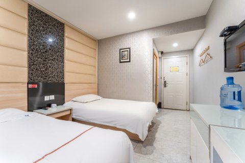 华庭酒店(滕州真爱商城火车站店)