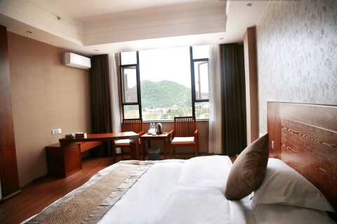 砚山龙湖元酒店