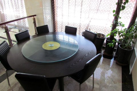 大柴旦万和馨悦酒店(翡翠步行街店)