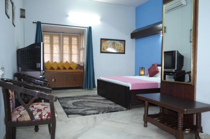Beaitiful &Cozy Bnb Rooms in Lajpat Nagar-II