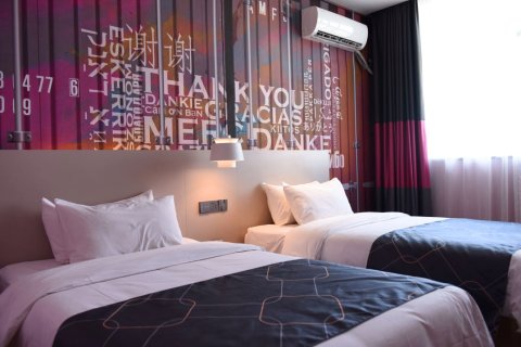 美宜家酒店(宇龙广场益民街店)