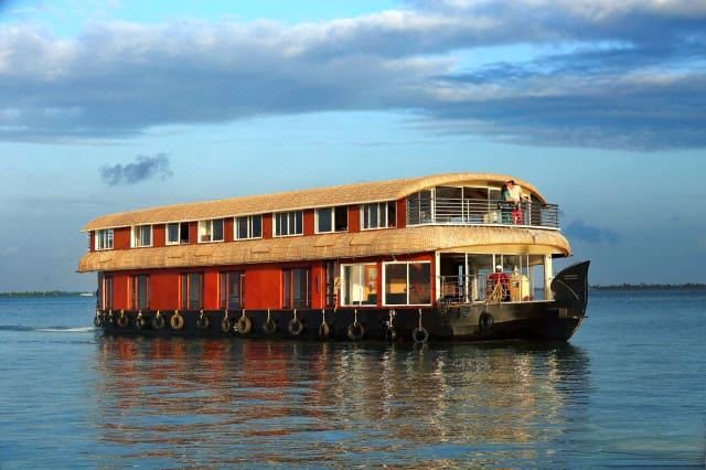 Pearl Spot Houseboat