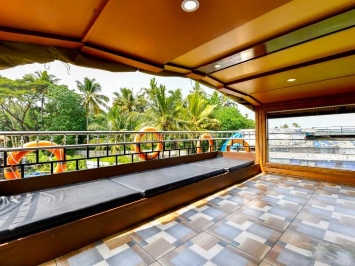 OYO 23230 阿勒皮生态游轮 4 Bhk 共享船屋酒店(OYO 23230 Alleppey Eco Cruise 4 BHK Sharing Houseboat)