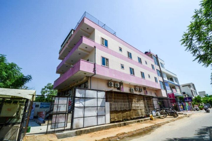 OYO 16940 Hotel Royal Murli