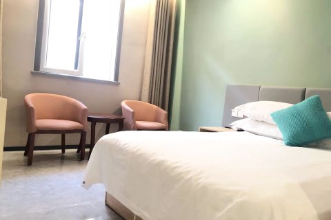 华庭酒店(滕州真爱商城火车站店)