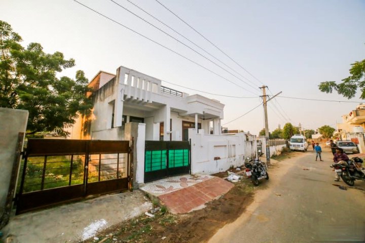 OYO Home 16423 Spacious 3BHK