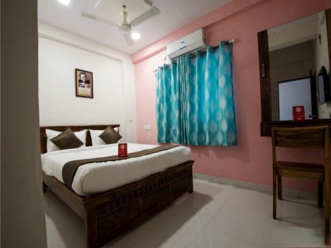 OYO 9760 Hotel Natraj