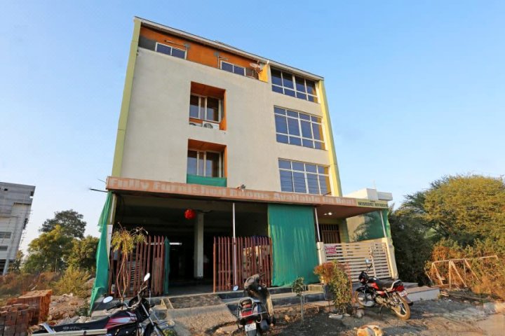 OYO 27981 Golden Treasure Homestay