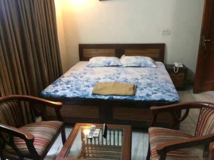 Bnb Rooms for Home Like Stay in Lajpat Nagar - 1