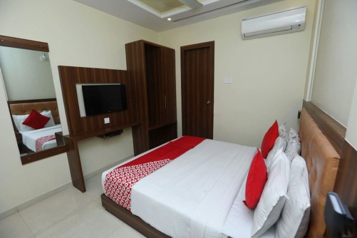 OYO 25001 Hotel Emerald