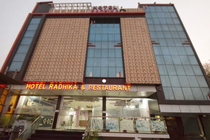 OYO 22399 Hotel Radhika & Restaurant