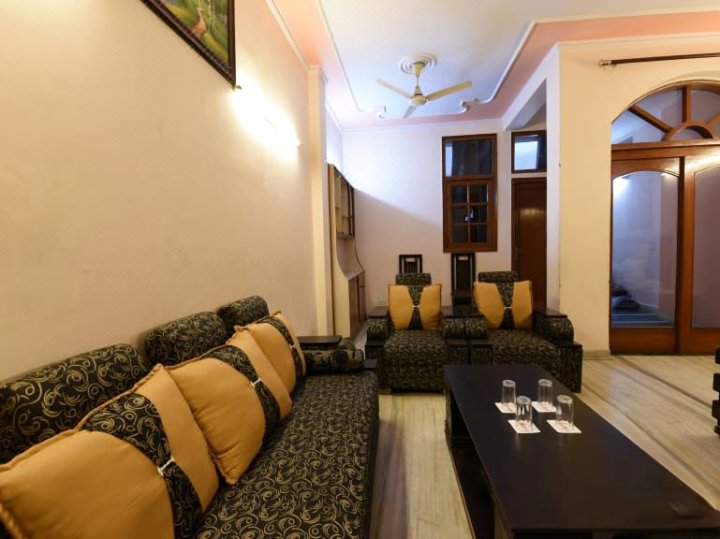 OYO Home 26828 E108/109 Third Floor Lajpat