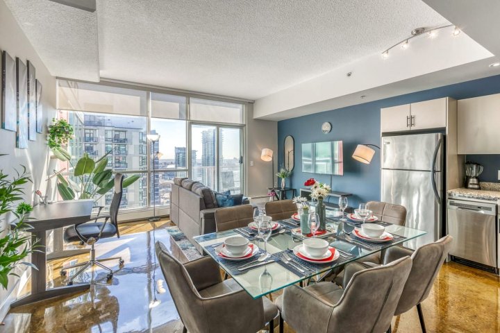 Upscale 2Br Condo - King Bed - Stunning City Views