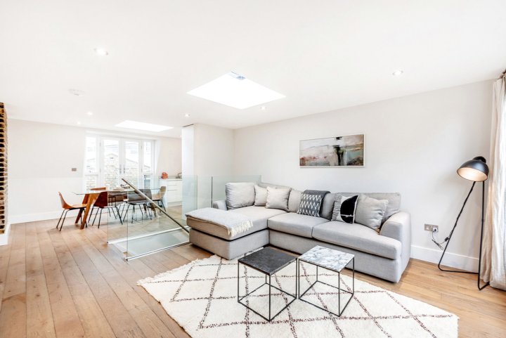 A LUXURIOUS MODERN 2-BEDROOM IN COVENT GARDEN
