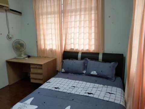 90310 潘德东E家庭旅馆(OYO 90310 E Homestay Permai Timur)