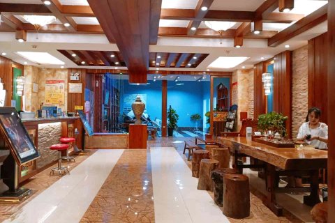 西双版纳景洪芷芳满庭酒店(告庄星光夜市店)