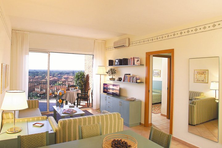 Long Stay Apartment Rome Area I Triangoli with Backyard
