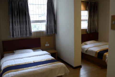 0点快捷酒店(营山磨子街白塔公园店)