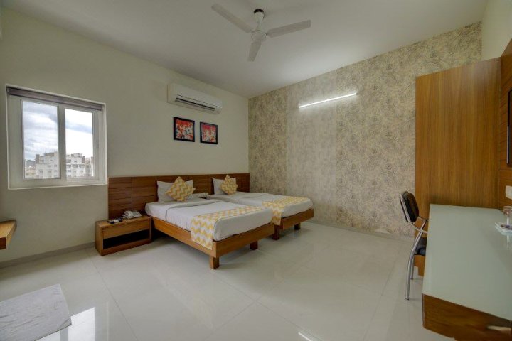 Rooms in Gachibowli DLF