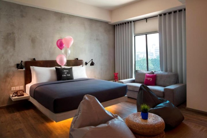 Braga Queen Suite with City View