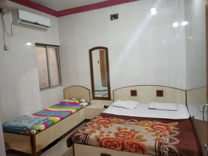 Gayatri Guest House (Room for 3)