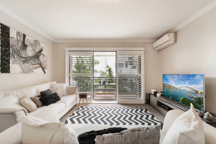 Walk to Coogee Beach Apartment Retreat