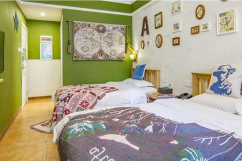 三亚夏末花开海岸客栈(三亚湾吉祥街有轨电车站店)