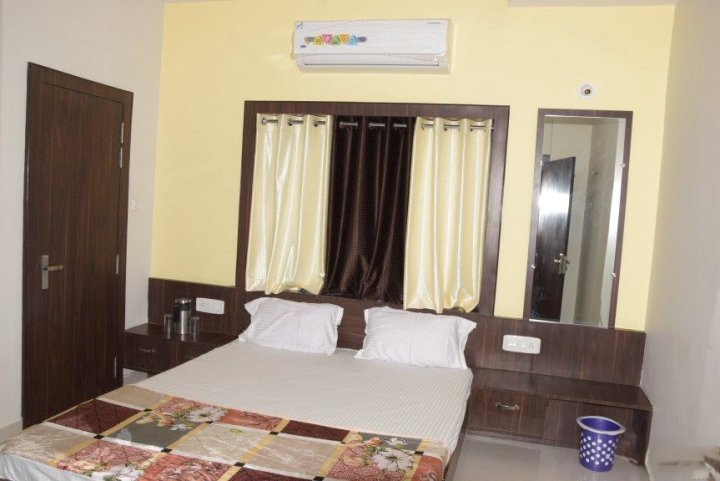 Hotel Tulsi Chhaya Inn