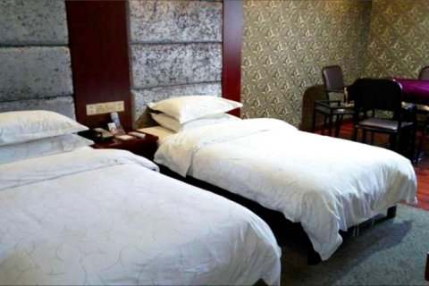 双峰假日酒店(麻阳汽车站店)