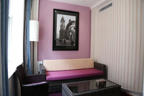 荥阳山河鸿风尚酒店