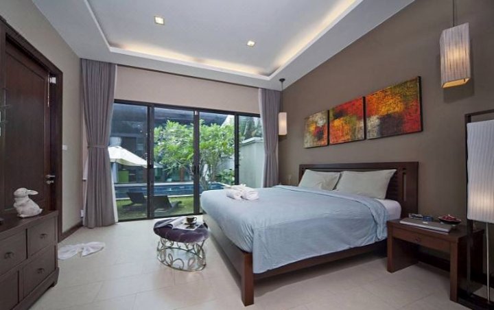 Baan Wana8两卧室现代热带风情带私家泳池别墅(Baan Wana 8 | 2 Bed Villa with Private Pool in Central Phuket Location)