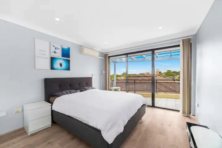 Lovely 3-Bedroom Condo free parking in Parramatta