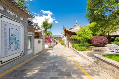 古城大院里人文度假酒店