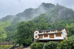 花筑·初见山舍·林泉溯溪·星空草坪·山野度假美墅(花溪村店)