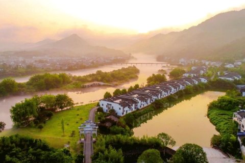 桃花潭畔诗画山水酒店