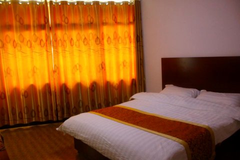 若尔盖唐克应华商务宾馆