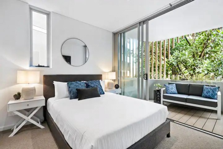 Light filled luxurious one bedroom in Surry Hills