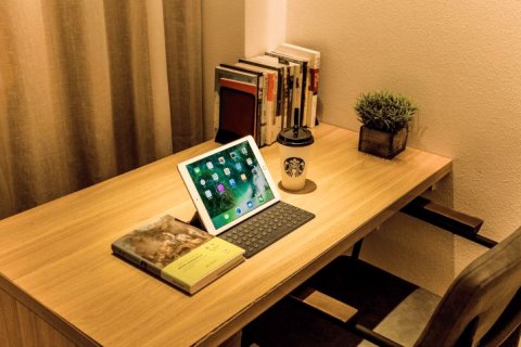 老河口易乐名仕假日酒店