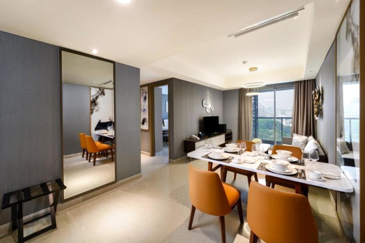 Three-Bedrooms, Oakwood Apartments Pik Jakarta