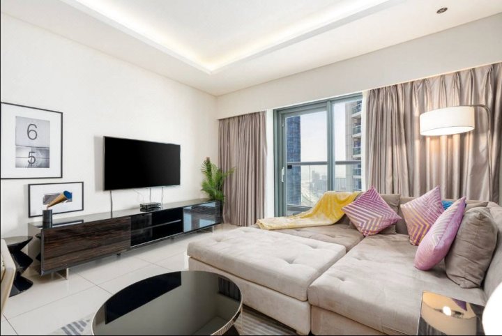 50 Floor 1BR 1BA Apart